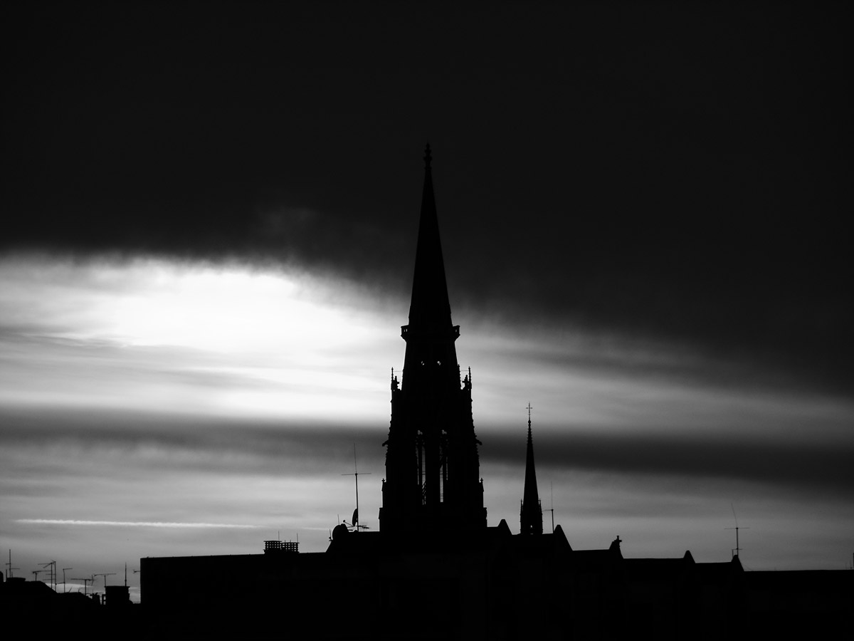 Tmurno

Foto: Vlatka ali

Kljune rijei: tmurno oblacno crno bijelo b&w grayscale silueta katedrala