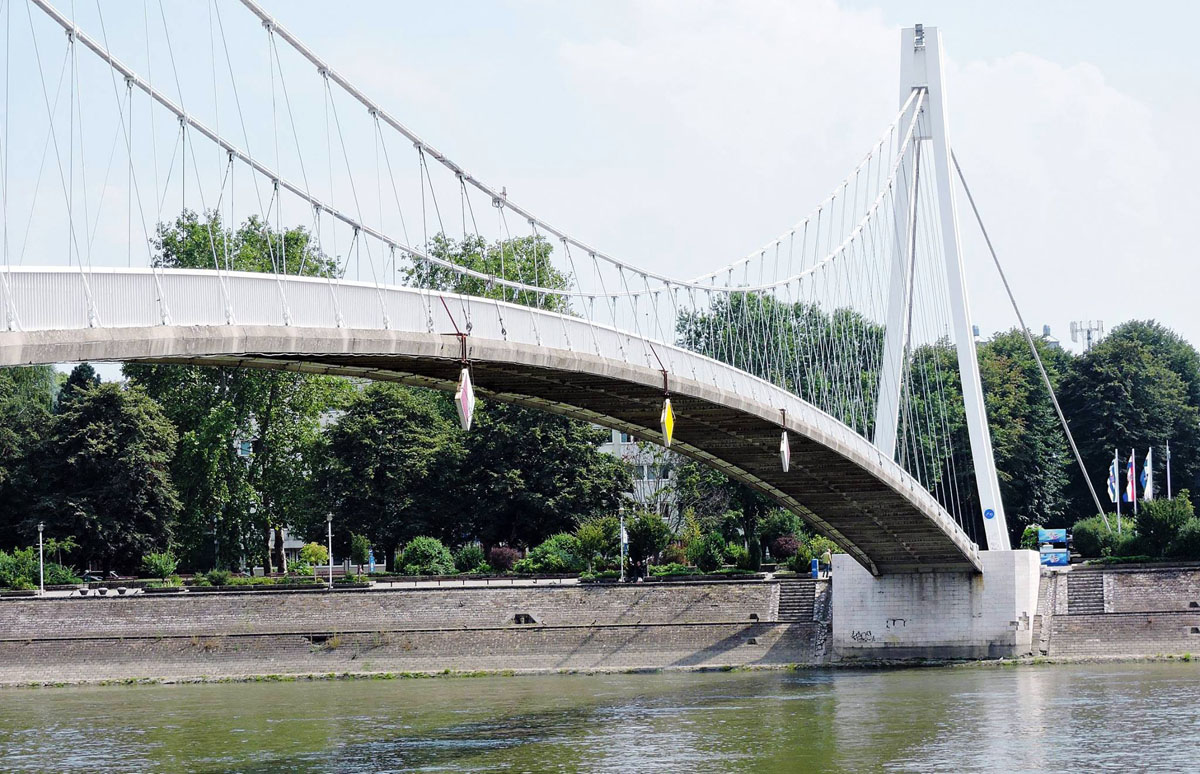 Most!

Foto: Marko Petrovi

Kljune rijei: most drava oblaci nebo sivo