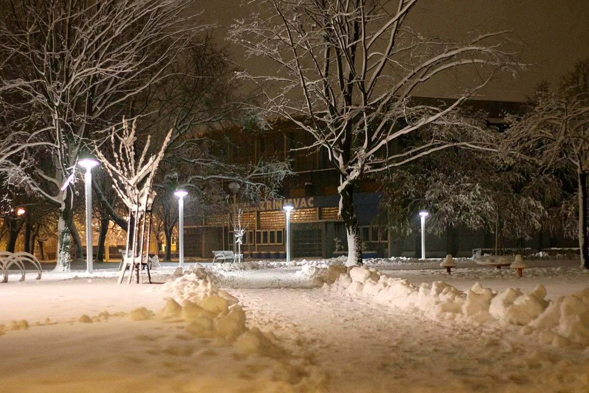 Zrinjevac pod snijegom

Foto: Saa Petrovi

Kljune rijei: zrinjevac snijeg noc