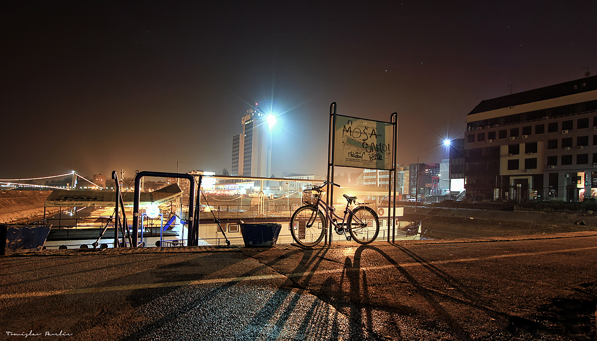 Usamljeni bicikl

Foto: Tomislav Paveli

Kljune rijei: bicikl zimska luka drava noc