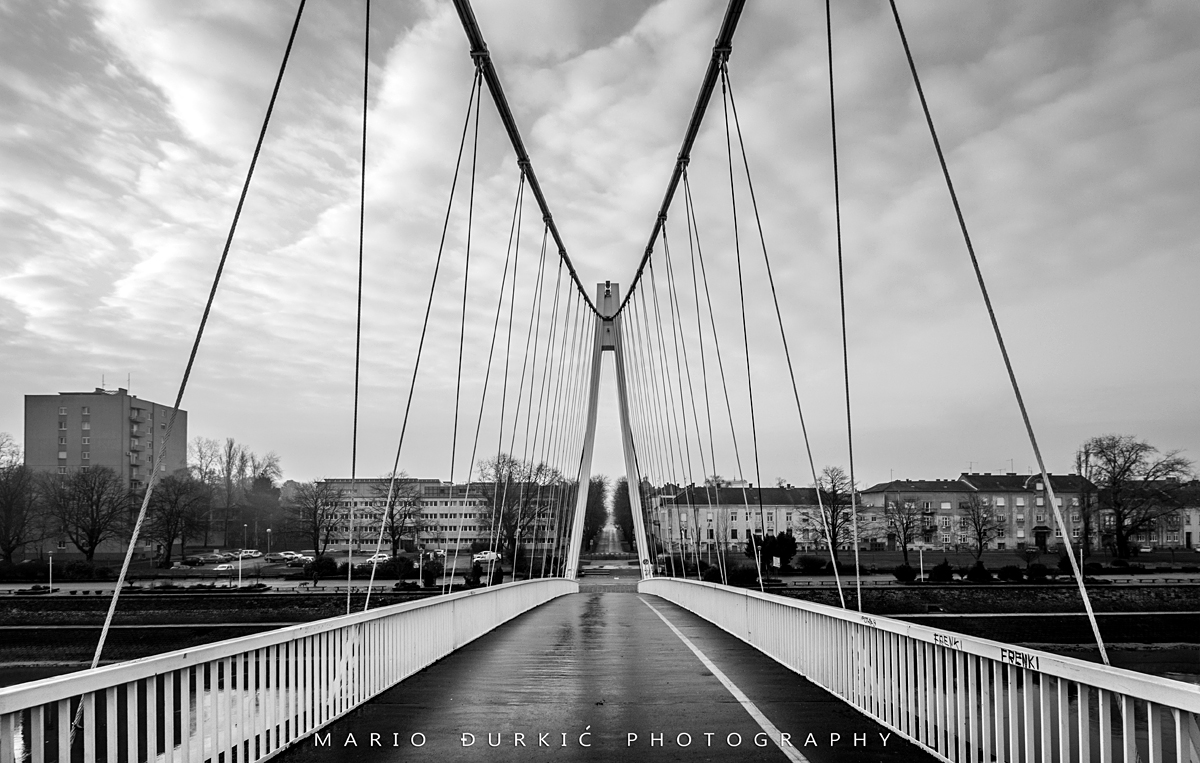 Most

Foto: Mario urki

Kljune rijei: most drava oblaci nebo sivo b&w crno bijelo c&b