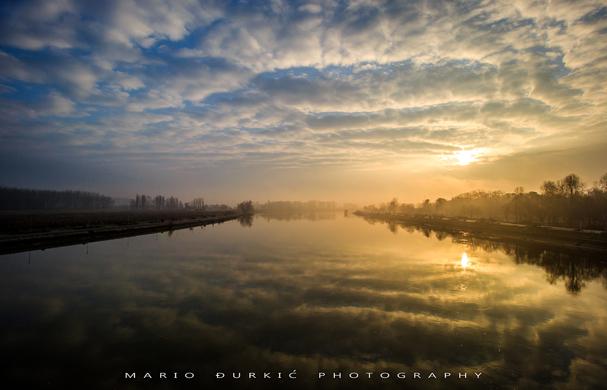 Magla nad Dravom

Foto: Mario urki

Kljune rijei: magla nad dravom most zalazak sunca