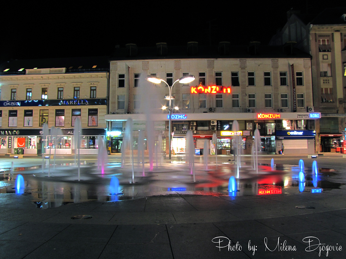 Jedna no u Osijeku

Foto: Milena ogovi

Kljune rijei: noc osijek trg fontana boje