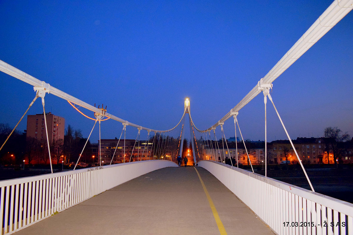 Pjeaki most

Foto: eljko Sas

Kljune rijei: pjesacki most noc drava