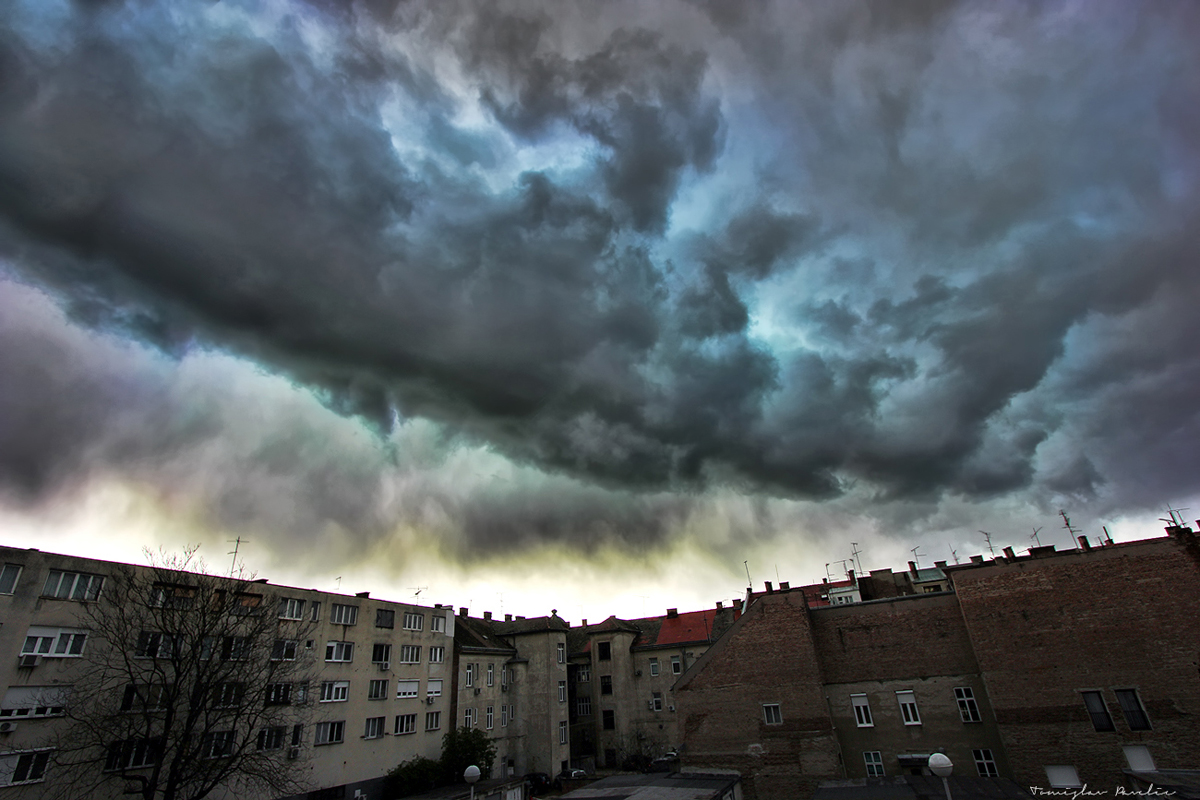 Oblaci

Foto: Tomislav Paveli

Kljune rijei: oblaci grad hdr