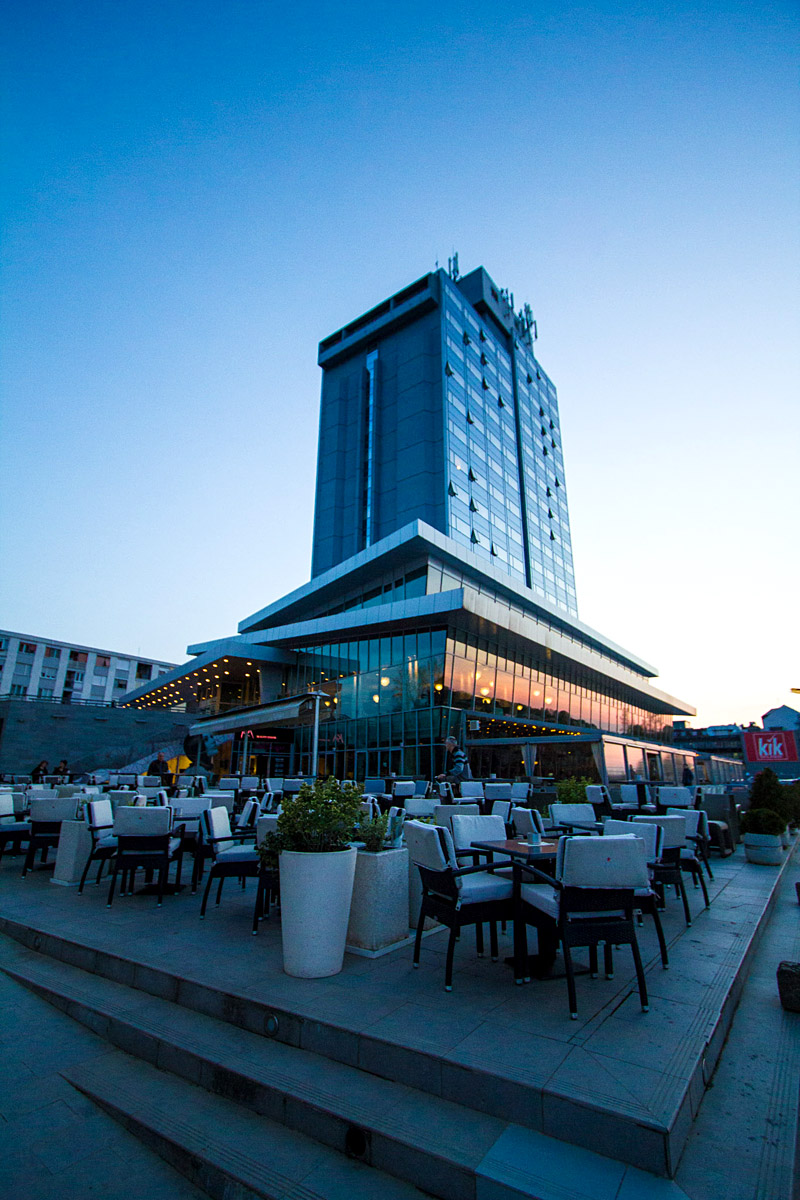 Hotel Osijek u sumrak

Foto: Iva Orean

Kljune rijei: hotel sumrak mrak 