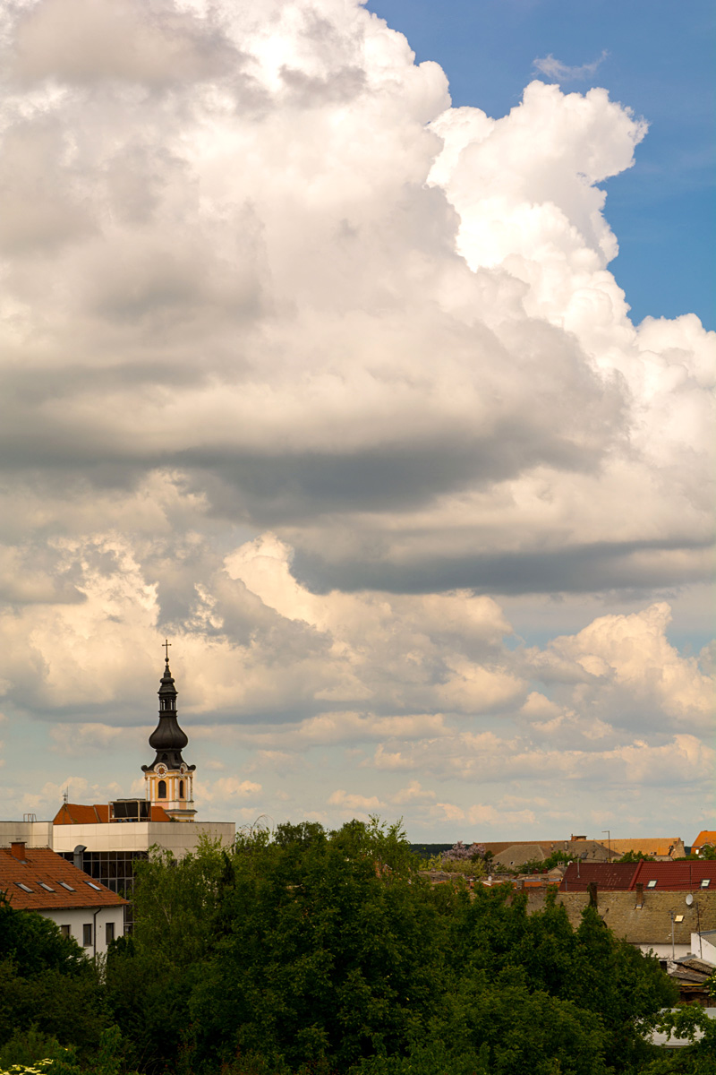 Oblaci

Foto: Mak Na

Kljune rijei: oblaci crkva 
