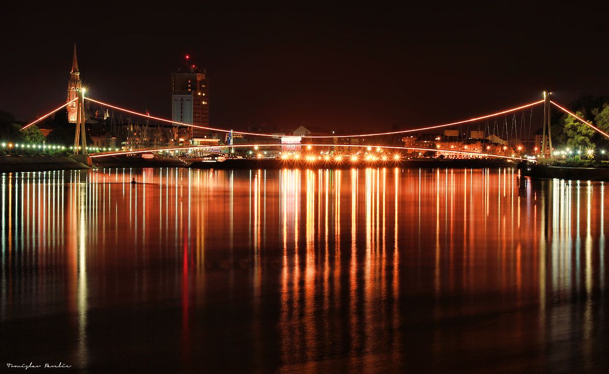 Svjetla grada

Foto: Tomislav Paveli

Kljune rijei: svjetla grada refleksije most drava