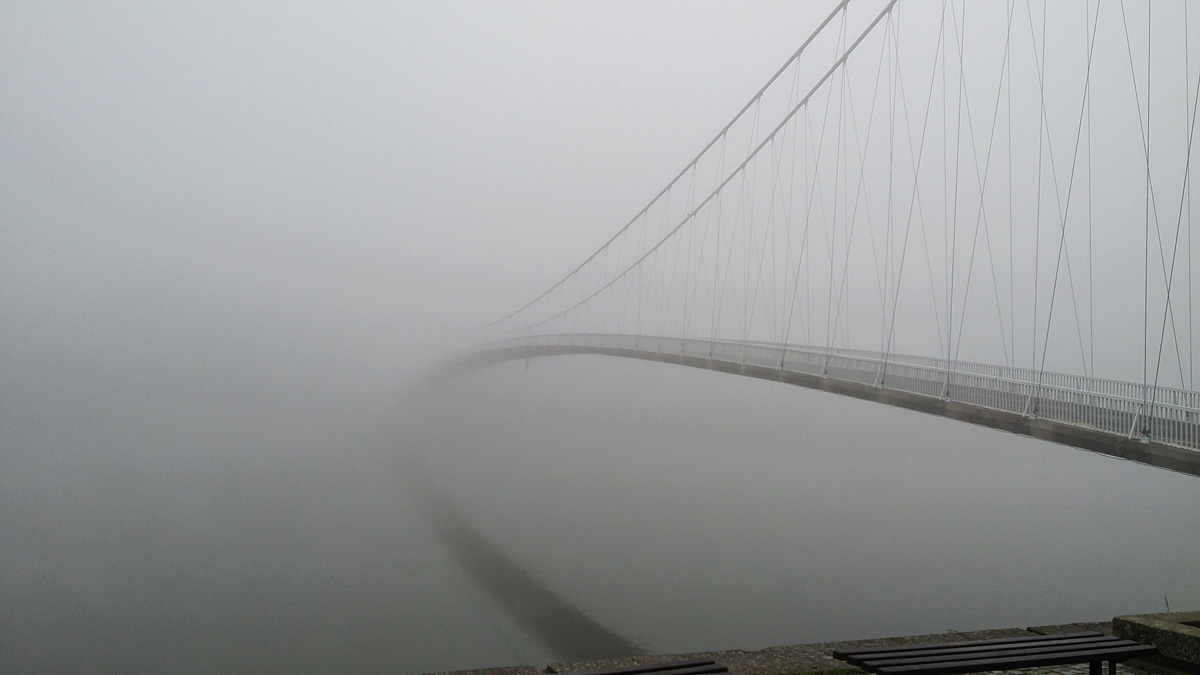 Most uranja u maglu

Foto: Roberta iri-Vinceti

Kljune rijei: most magla drava