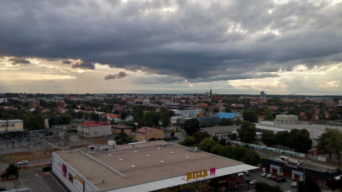 Sivilo nad gradom

Foto: Tihomir Blaek

Kljune rijei: sivilo grad oblaci sjenjak billa