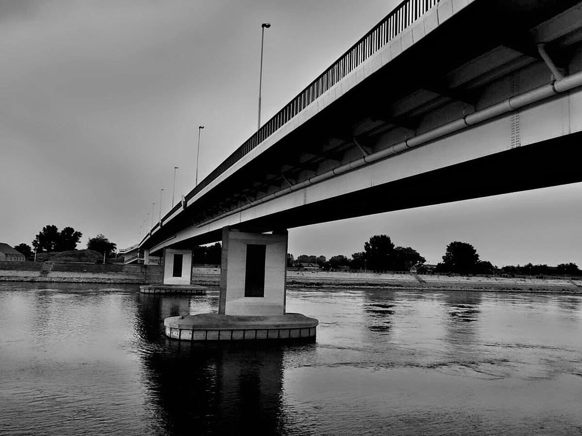 Na putu za Baranju

Foto: Suzana Prnjat

Kljune rijei: cestovni most drava b&w c&b