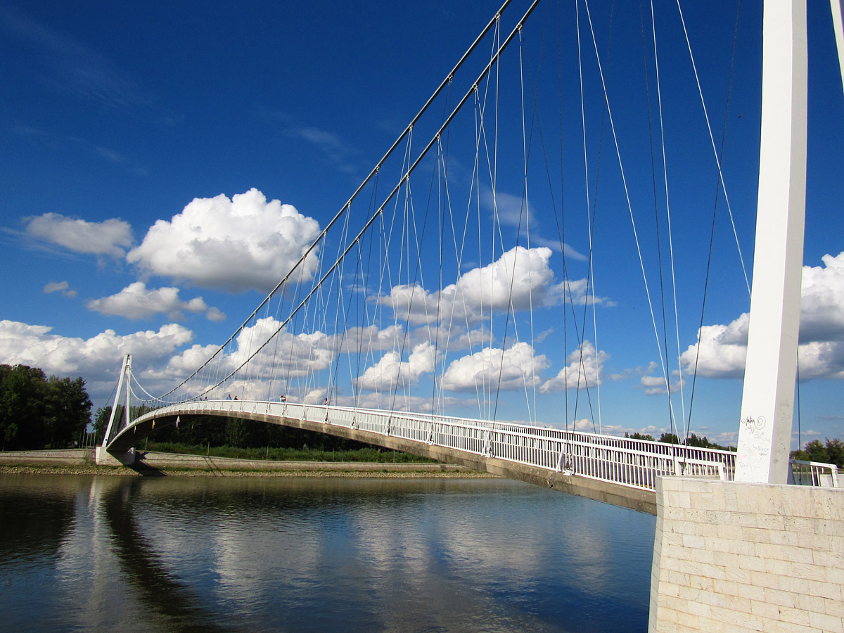 Most pod oblacima

Foto: Tanja Kadlec

Kljune rijei: most oblaci drava vedro