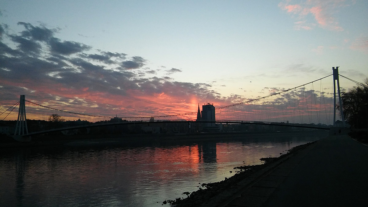 Zalazak sunca

Foto: Neboja Poznanovi

Kljune rijei: zalazak drava nebo