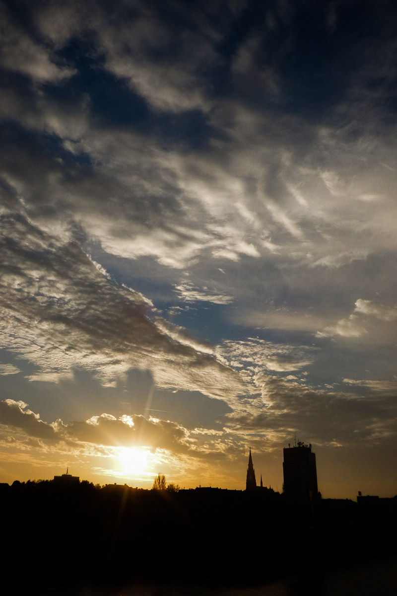 Suton

Foto: Vedran Risti

Kljune rijei: zalazak suton hdr nebo