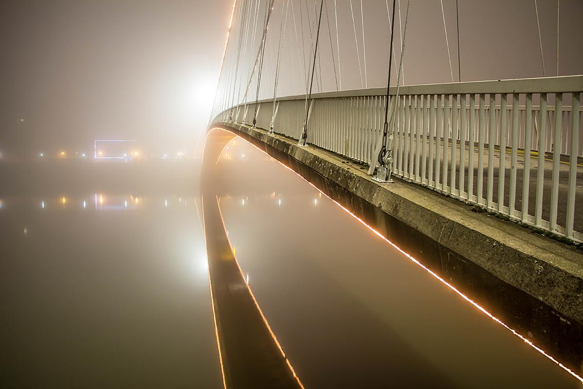 Most u magli

Foto: Damir Podhorski

Kljune rijei: most drava magla noc