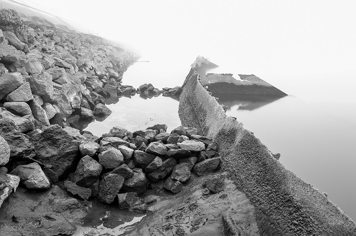Nasukan i potopljen

Foto: Vedran Risti

Kljune rijei: nasukan potopljen niska drava nizak vodostaj cb bw 