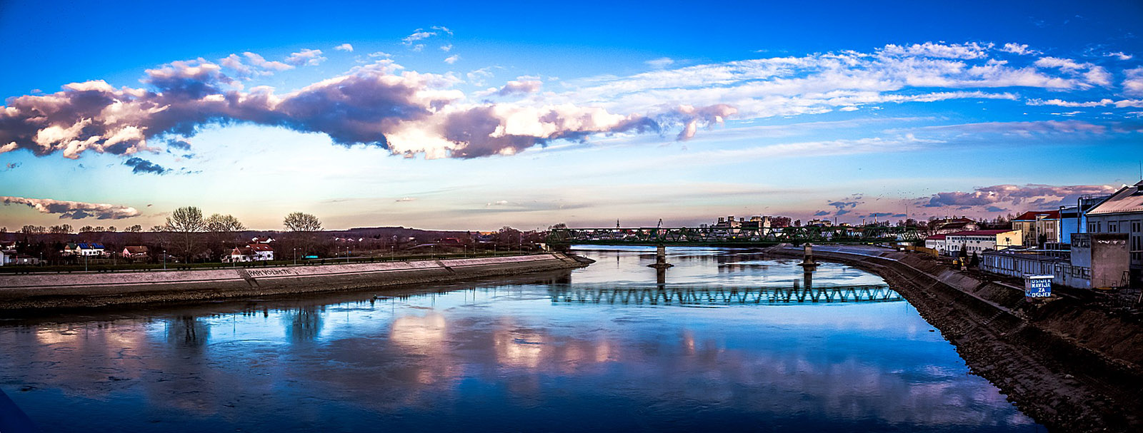 Panorama grada

Foto: Ivica Beni

Kljune rijei: panorama plavo nebo drava