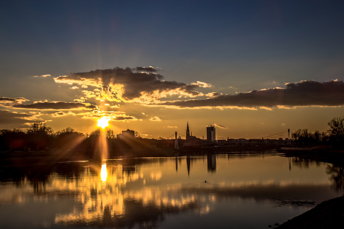 Zalazak sunca

Foto: Ivica Beni

Kljune rijei: zalazak drava nebo hdr grad