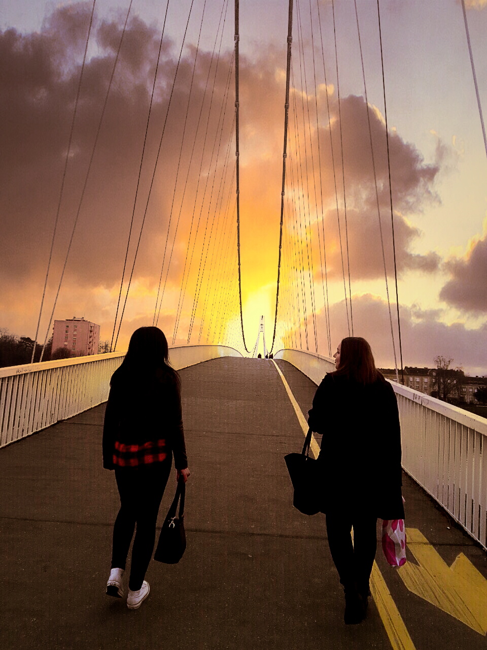 etnja mostom

Foto: Ivana ulc

Kljune rijei: most drava zalazak sunca setnja mostom