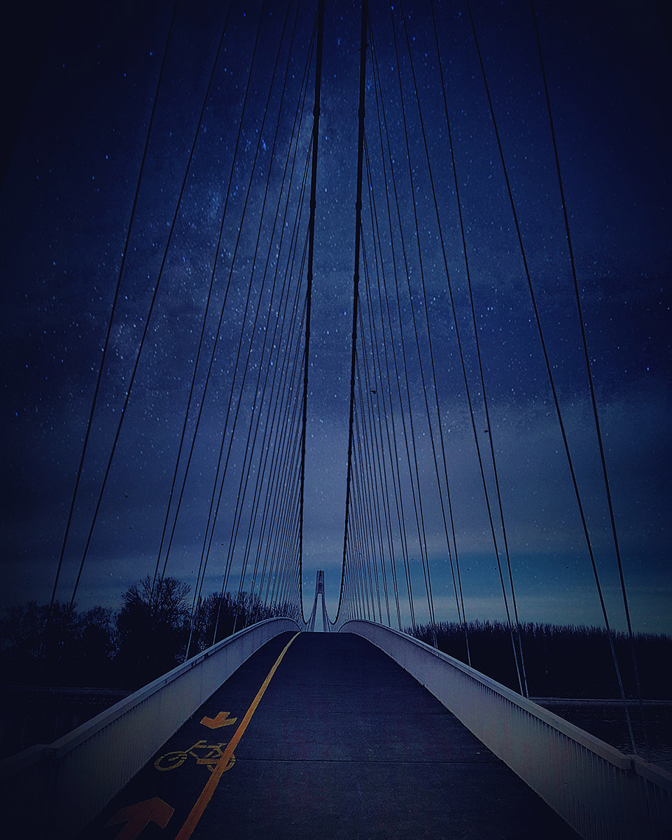 Zvijezde nad mostom

Foto: Slavko Topalui

Kljune rijei: zvijezde most pjesacki drava  noc