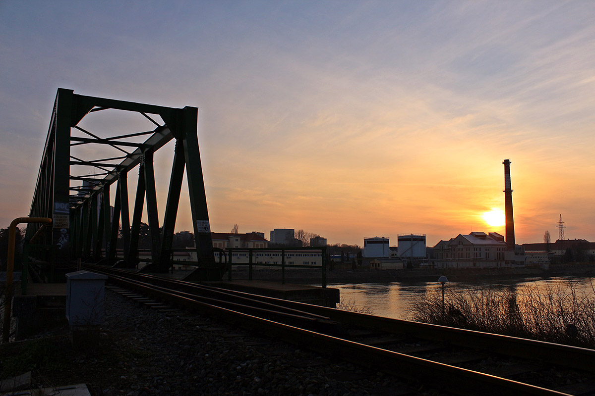 Zalazak kod elje

Foto: Andrea Zakek

Kljune rijei: zalazak sunca nebo hdr drava zelja zeljeznicki most