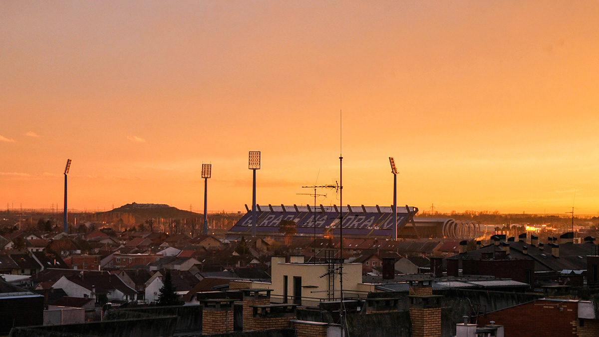Zalazak nad stadionom

Foto: Inja Pavli

Kljune rijei: zalazak sunca gradski vrt stadion